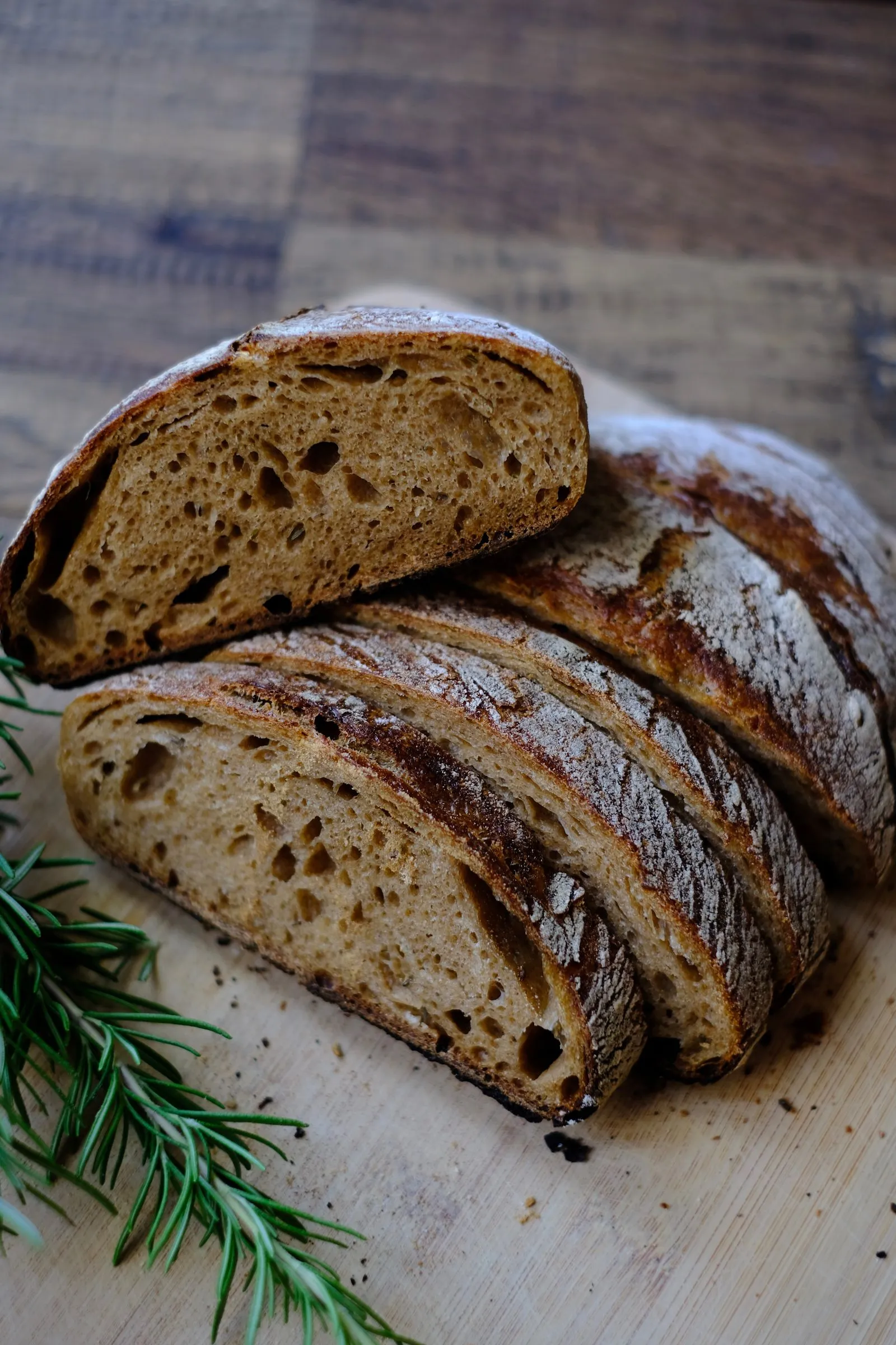 Oppskåret surdeigsbrød